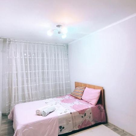 2 Комн Квартира На Новой Площади Apartamento Almaty Exterior foto
