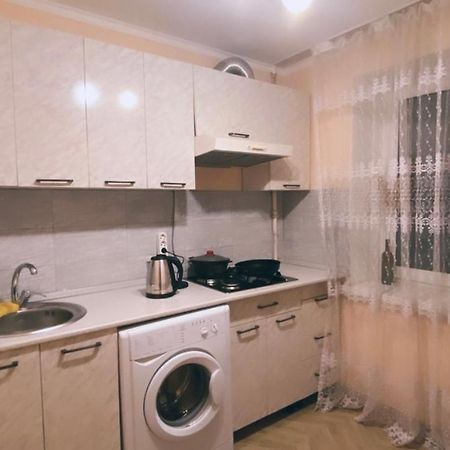 2 Комн Квартира На Новой Площади Apartamento Almaty Exterior foto