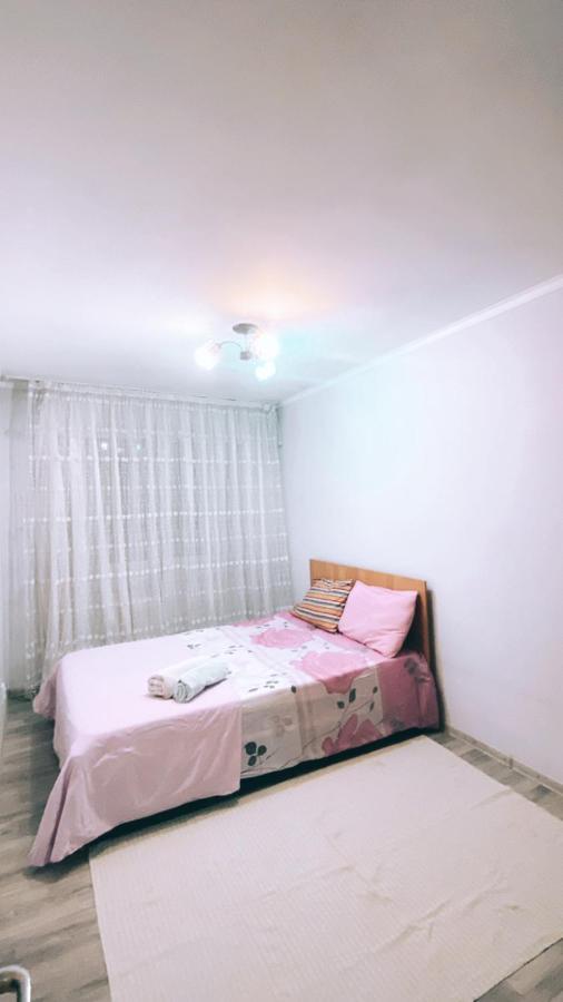 2 Комн Квартира На Новой Площади Apartamento Almaty Exterior foto