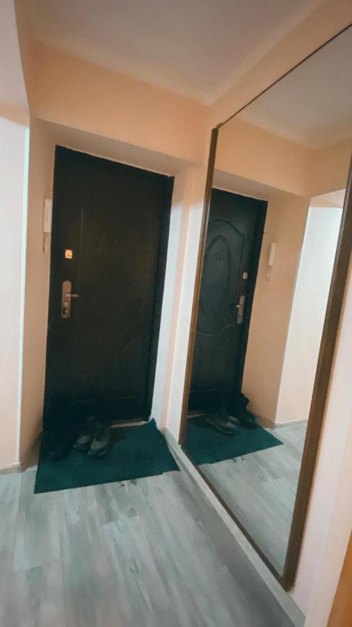 2 Комн Квартира На Новой Площади Apartamento Almaty Exterior foto