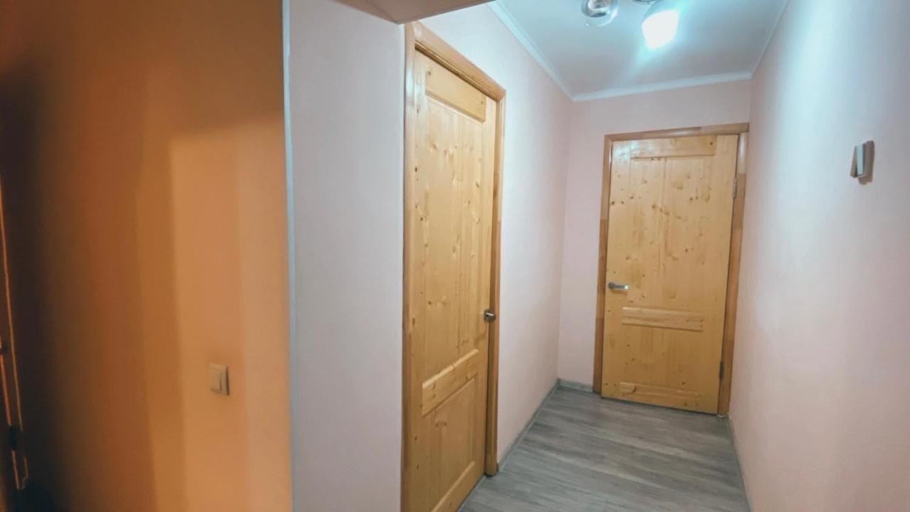 2 Комн Квартира На Новой Площади Apartamento Almaty Exterior foto